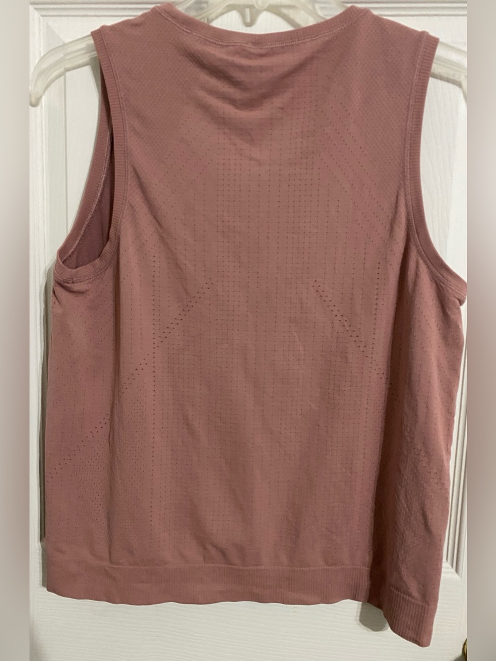 Athleta Tank Top In Motion Seamless
Large - Picture 2 of 6